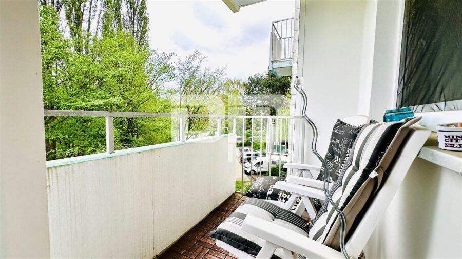 Schöne gepflegte und modernisierte Etagenwohnung mit Balkon - Balkon
